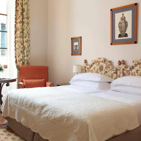 Готель Grand Continental - Starhotels Collezione 5*