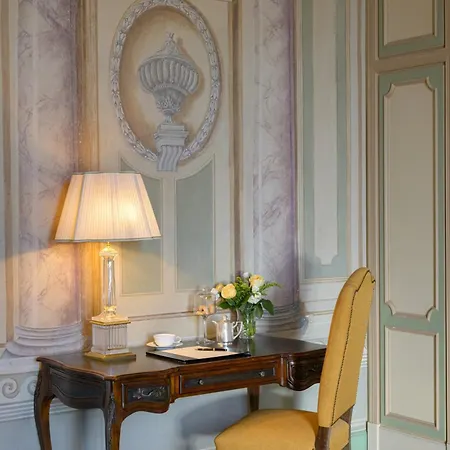 Готель Grand Continental - Starhotels Collezione 5*