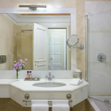 Готель Grand Continental - Starhotels Collezione Сієна